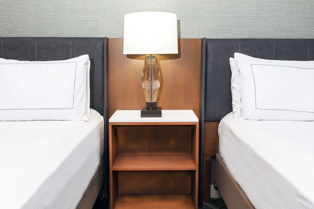 DoubleTree Warren Place